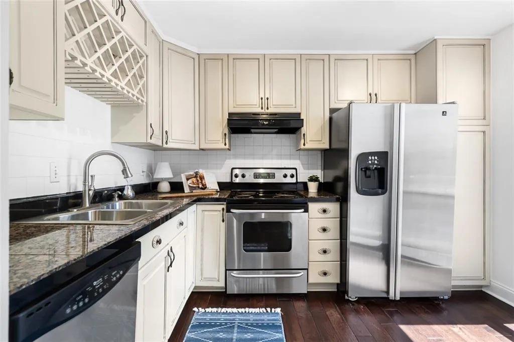 1127 Riverbend Club Drive Se, Atlanta, Georgia 30339, 3 Bedrooms Bedrooms, ,2 BathroomsBathrooms,Residential,For Sale,1127 Riverbend Club Drive Se,7637147