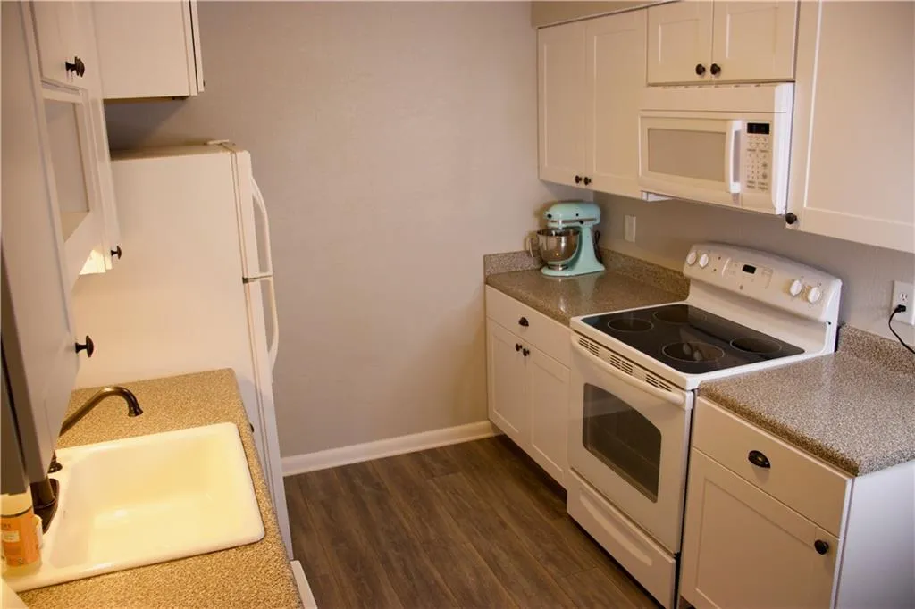 5155 Roswell Road Unit 5/55, Atlanta, Georgia 30342, 1 Bedroom Bedrooms, ,1 BathroomBathrooms,Residential,Sold,5155 Roswell Road Unit 5/55,6725444