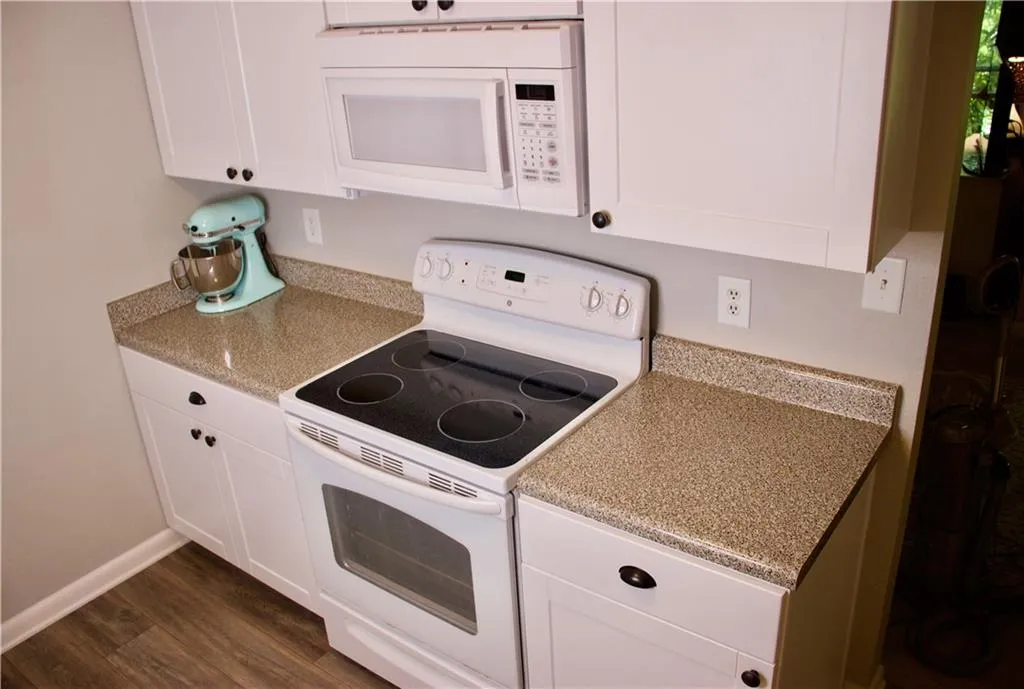 5155 Roswell Road Unit 5/55, Atlanta, Georgia 30342, 1 Bedroom Bedrooms, ,1 BathroomBathrooms,Residential,Sold,5155 Roswell Road Unit 5/55,6725444