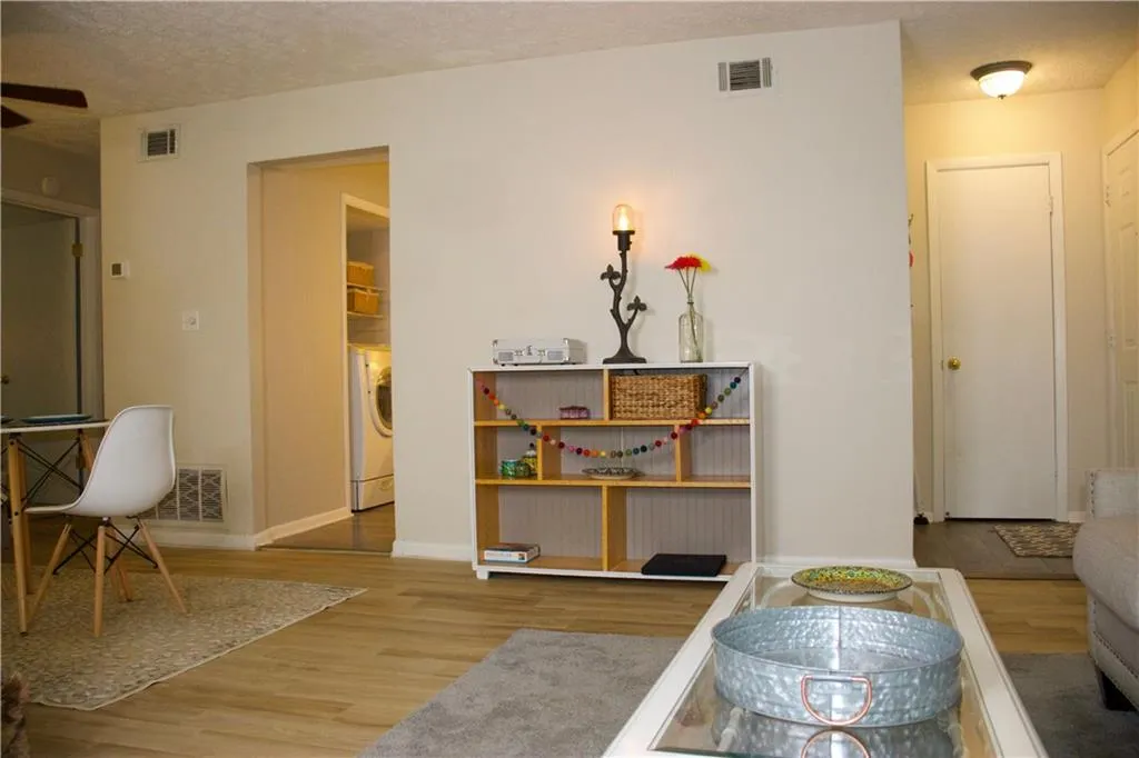 5155 Roswell Road Unit 5/55, Atlanta, Georgia 30342, 1 Bedroom Bedrooms, ,1 BathroomBathrooms,Residential,Sold,5155 Roswell Road Unit 5/55,6725444