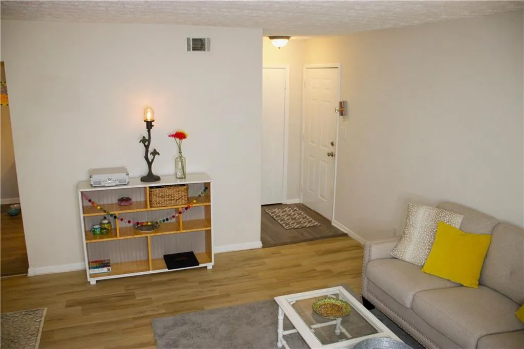 5155 Roswell Road Unit 5/55, Atlanta, Georgia 30342, 1 Bedroom Bedrooms, ,1 BathroomBathrooms,Residential,Sold,5155 Roswell Road Unit 5/55,6725444