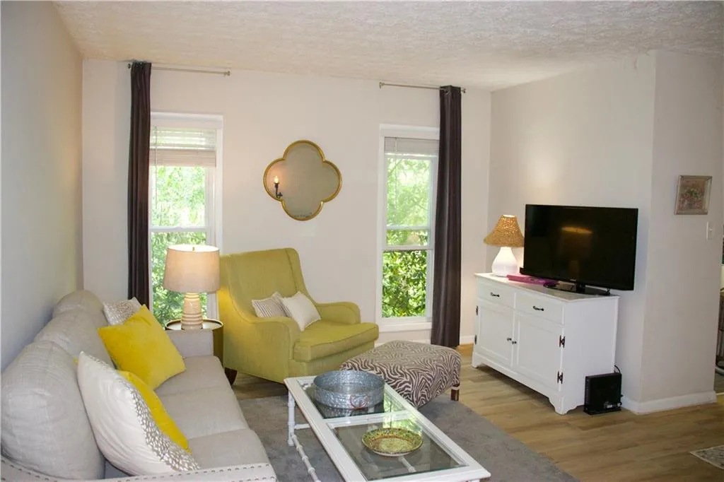 5155 Roswell Road Unit 5/55, Atlanta, Georgia 30342, 1 Bedroom Bedrooms, ,1 BathroomBathrooms,Residential,Sold,5155 Roswell Road Unit 5/55,6725444