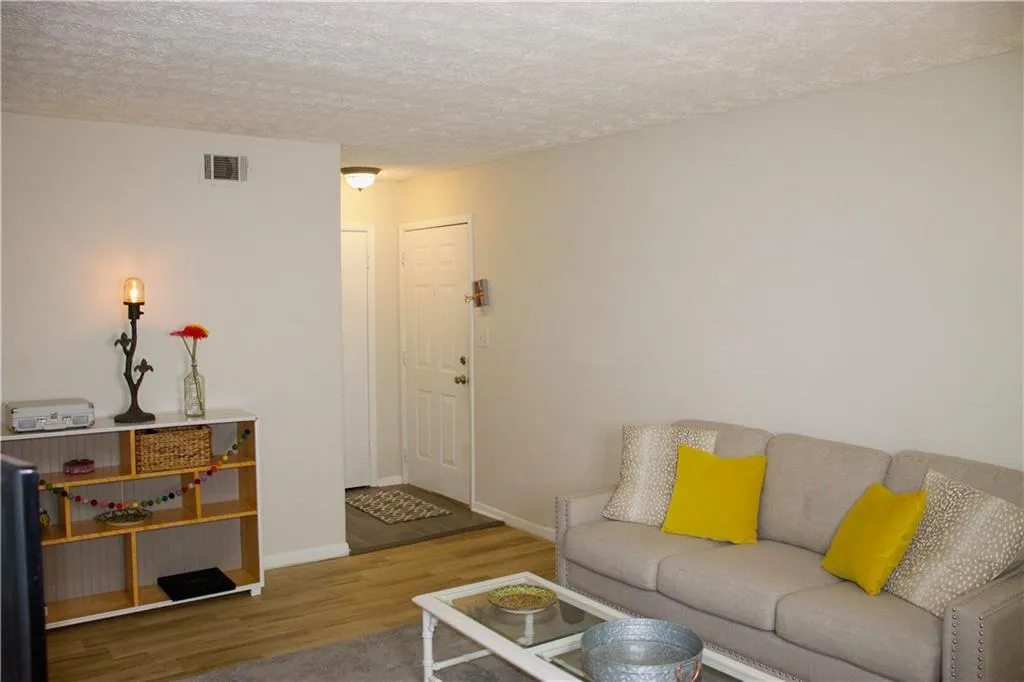 5155 Roswell Road Unit 5/55, Atlanta, Georgia 30342, 1 Bedroom Bedrooms, ,1 BathroomBathrooms,Residential,Sold,5155 Roswell Road Unit 5/55,6725444