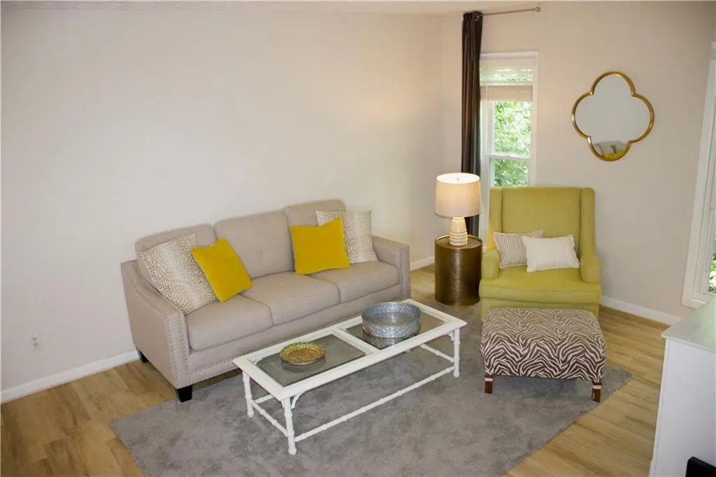 5155 Roswell Road Unit 5/55, Atlanta, Georgia 30342, 1 Bedroom Bedrooms, ,1 BathroomBathrooms,Residential,Sold,5155 Roswell Road Unit 5/55,6725444