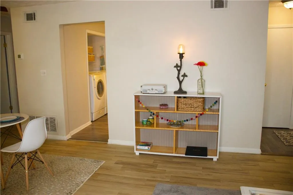 5155 Roswell Road Unit 5/55, Atlanta, Georgia 30342, 1 Bedroom Bedrooms, ,1 BathroomBathrooms,Residential,Sold,5155 Roswell Road Unit 5/55,6725444