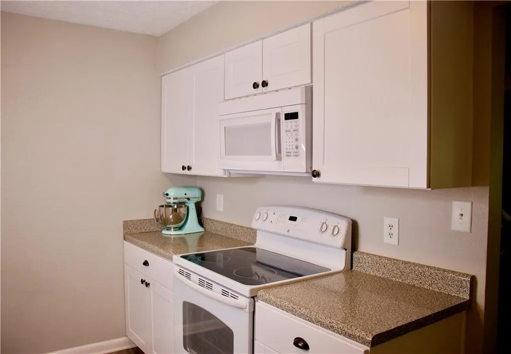 5155 Roswell Road Unit 5/55, Atlanta, Georgia 30342, 1 Bedroom Bedrooms, ,1 BathroomBathrooms,Residential,Sold,5155 Roswell Road Unit 5/55,6725444