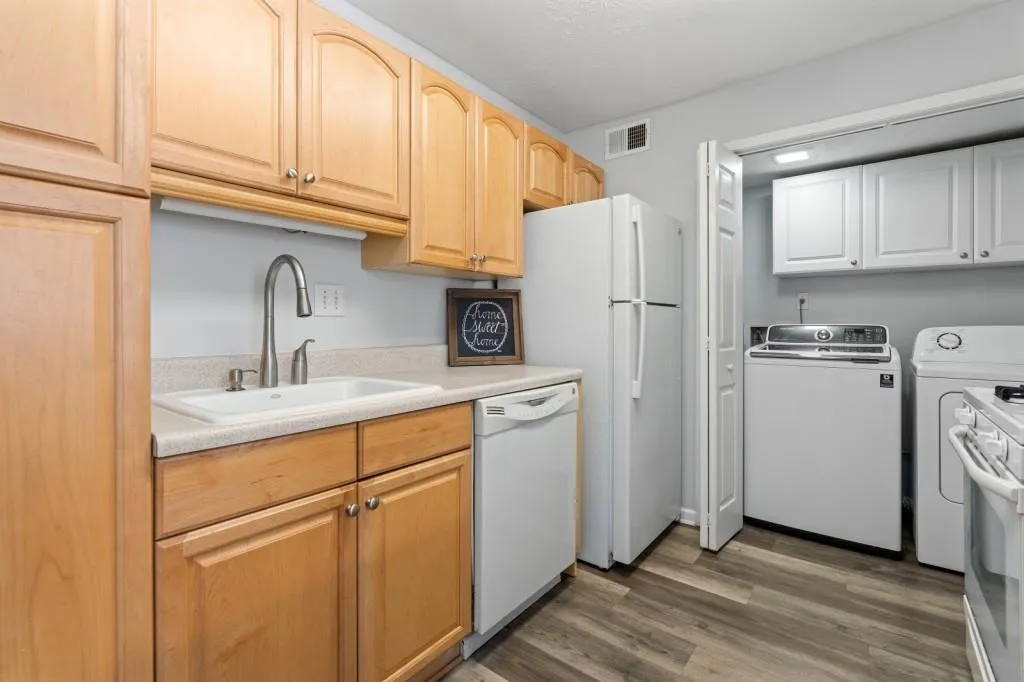 1207 Vicksburg Place, Sandy Springs, Georgia 30350, 2 Bedrooms Bedrooms, ,2 BathroomsBathrooms,Residential,For Sale,1207 Vicksburg Place,7704744