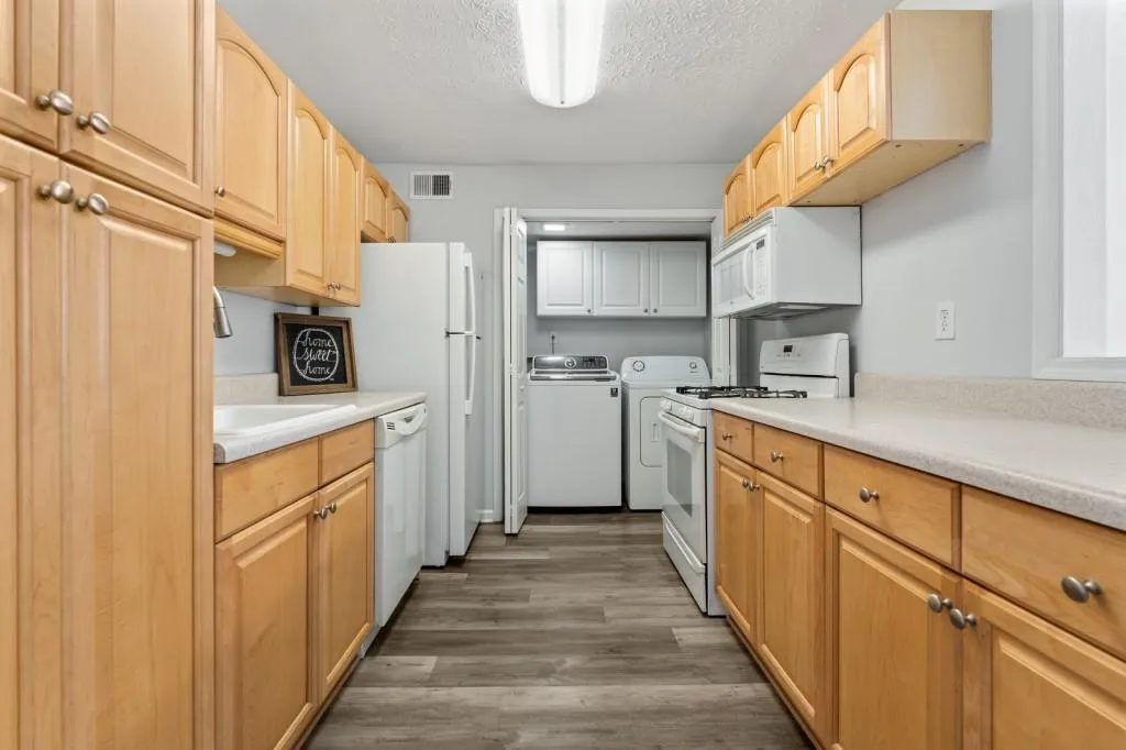 1207 Vicksburg Place, Sandy Springs, Georgia 30350, 2 Bedrooms Bedrooms, ,2 BathroomsBathrooms,Residential,For Sale,1207 Vicksburg Place,7704744