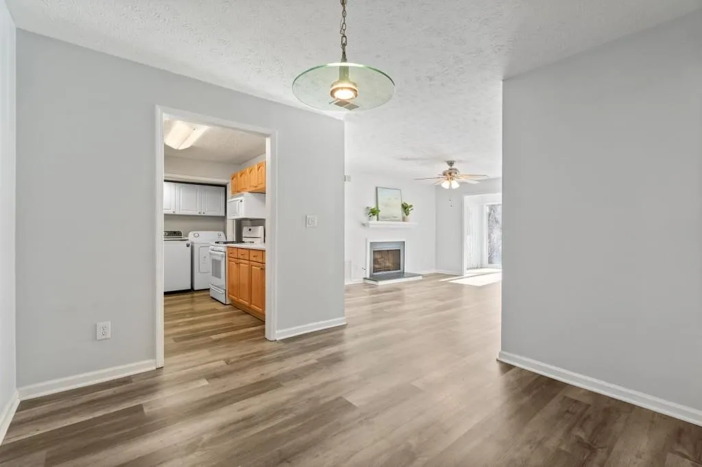 1207 Vicksburg Place, Sandy Springs, Georgia 30350, 2 Bedrooms Bedrooms, ,2 BathroomsBathrooms,Residential,For Sale,1207 Vicksburg Place,7704744