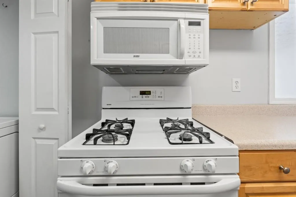 1207 Vicksburg Place, Sandy Springs, Georgia 30350, 2 Bedrooms Bedrooms, ,2 BathroomsBathrooms,Residential,For Sale,1207 Vicksburg Place,7704744