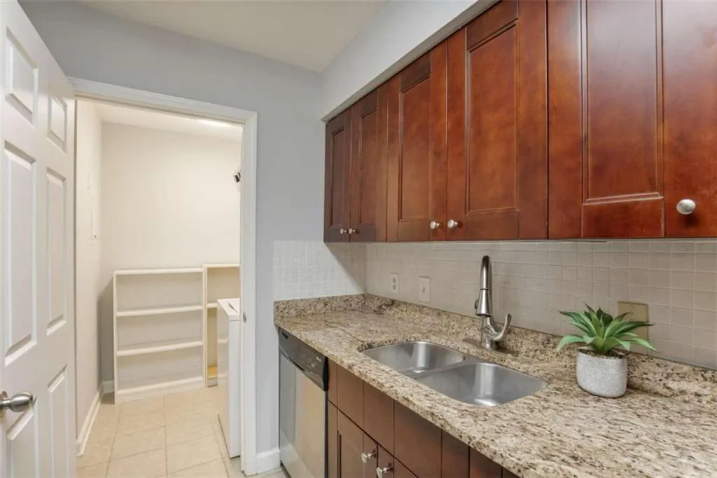 4003 Wingate Way, Sandy Springs, Georgia 30350, 1 Bedroom Bedrooms, ,1 BathroomBathrooms,Residential,Sold,4003 Wingate Way,7380724