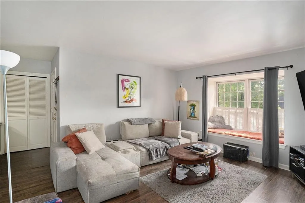 133 Maison Place Nw, Atlanta, Georgia 30327, 2 Bedrooms Bedrooms, ,1 BathroomBathrooms,Residential,For Sale,133 Maison Place Nw,7568417