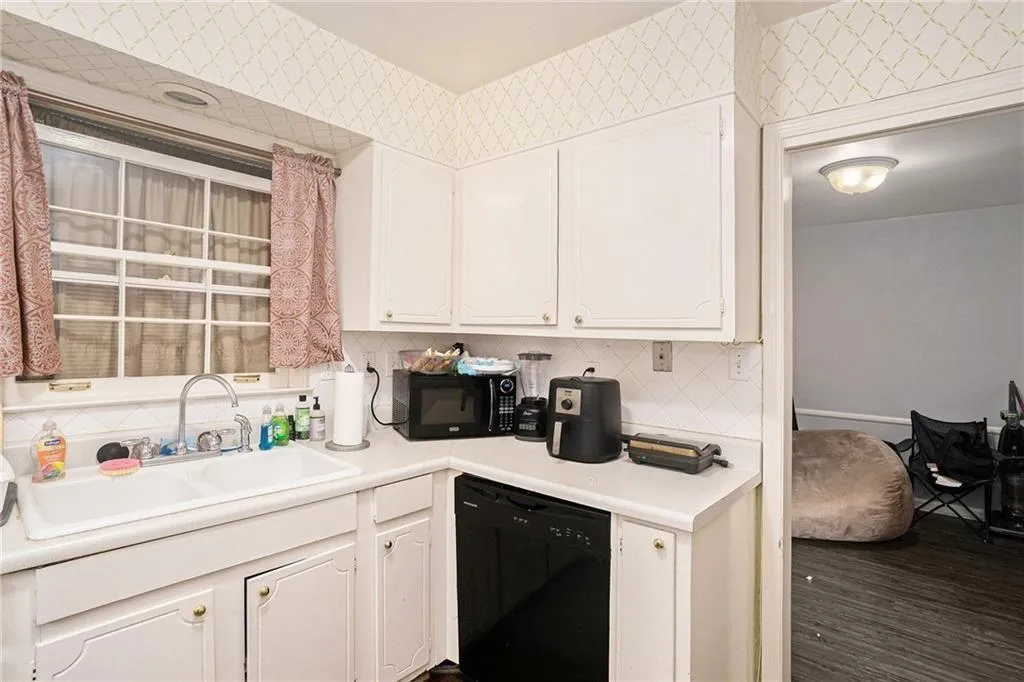 133 Maison Place Nw, Atlanta, Georgia 30327, 2 Bedrooms Bedrooms, ,1 BathroomBathrooms,Residential,For Sale,133 Maison Place Nw,7568417