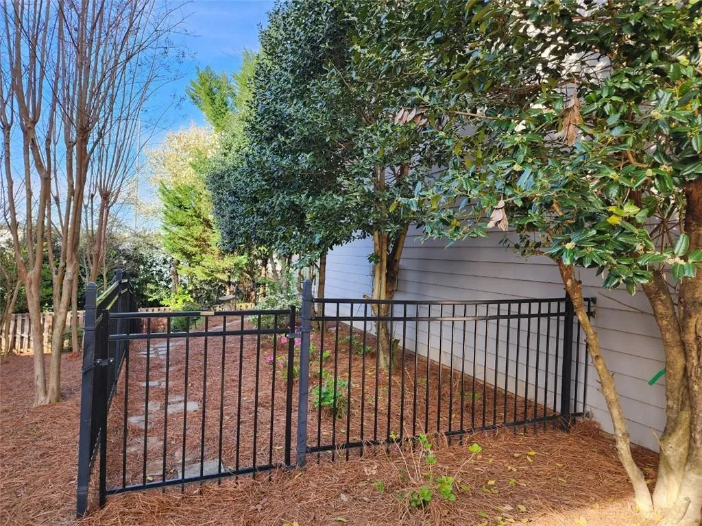 234 Meeting Lane Unit 46, Atlanta, Georgia 30342, 4 Bedrooms Bedrooms, ,2 BathroomsBathrooms,Residential,Sold,234 Meeting Lane Unit 46,7191272