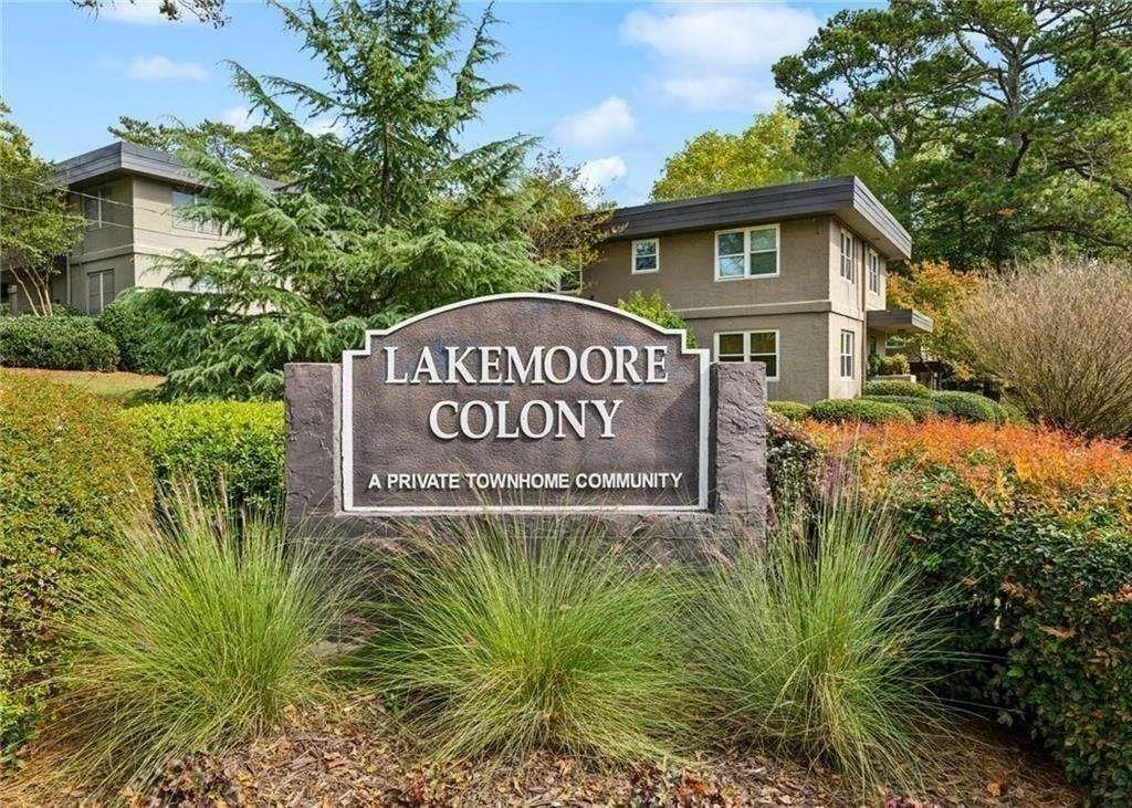 327 Lakemoore Drive Unit B, Atlanta, Georgia 30342, 2 Bedrooms Bedrooms, 0 ,1 BathroomBathrooms,Residential,Sold,327 Lakemoore Drive Unit B,7781186