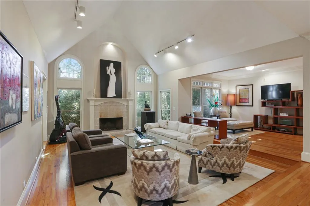 215 Morgan Farm Drive, Sandy Springs, Georgia 30342, 4 Bedrooms Bedrooms, ,4 BathroomsBathrooms,Residential,Sold,215 Morgan Farm Drive,6814757