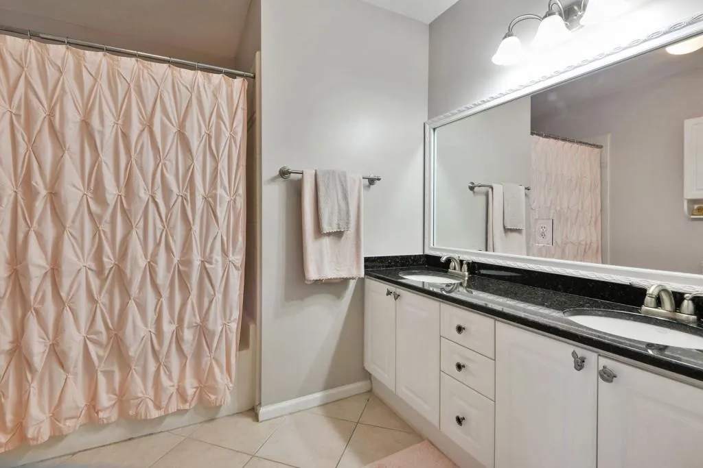 3334 Peachtree Road Ne Unit 109, Atlanta, Georgia 30326, 3 Bedrooms Bedrooms, ,2 BathroomsBathrooms,Residential,For Sale,3334 Peachtree Road Ne Unit 109,7615242