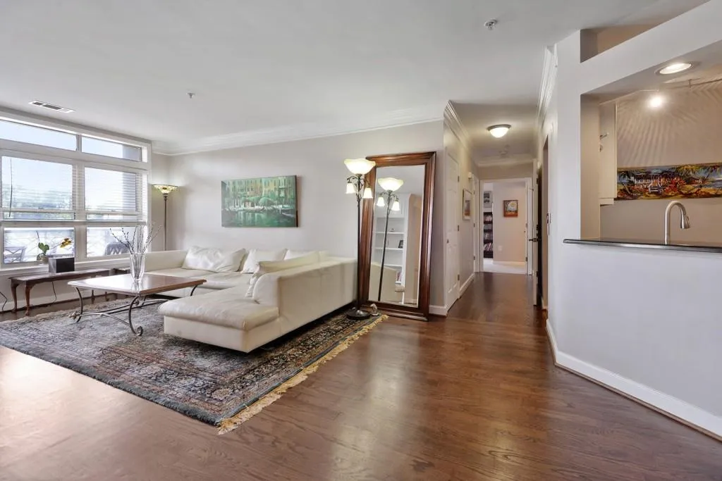 3334 Peachtree Road Ne Unit 109, Atlanta, Georgia 30326, 3 Bedrooms Bedrooms, ,2 BathroomsBathrooms,Residential,For Sale,3334 Peachtree Road Ne Unit 109,7615242