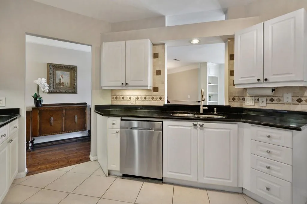 3334 Peachtree Road Ne Unit 109, Atlanta, Georgia 30326, 3 Bedrooms Bedrooms, ,2 BathroomsBathrooms,Residential,For Sale,3334 Peachtree Road Ne Unit 109,7615242