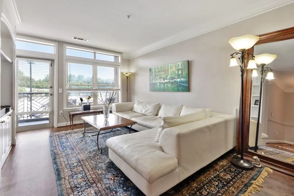 3334 Peachtree Road Ne Unit 109, Atlanta, Georgia 30326, 3 Bedrooms Bedrooms, ,2 BathroomsBathrooms,Residential,For Sale,3334 Peachtree Road Ne Unit 109,7615242