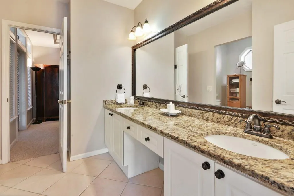 3334 Peachtree Road Ne Unit 109, Atlanta, Georgia 30326, 3 Bedrooms Bedrooms, ,2 BathroomsBathrooms,Residential,For Sale,3334 Peachtree Road Ne Unit 109,7615242