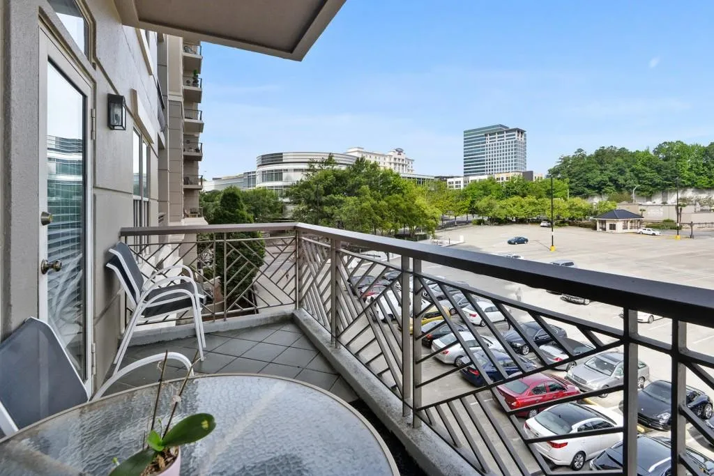 3334 Peachtree Road Ne Unit 109, Atlanta, Georgia 30326, 3 Bedrooms Bedrooms, ,2 BathroomsBathrooms,Residential,For Sale,3334 Peachtree Road Ne Unit 109,7615242