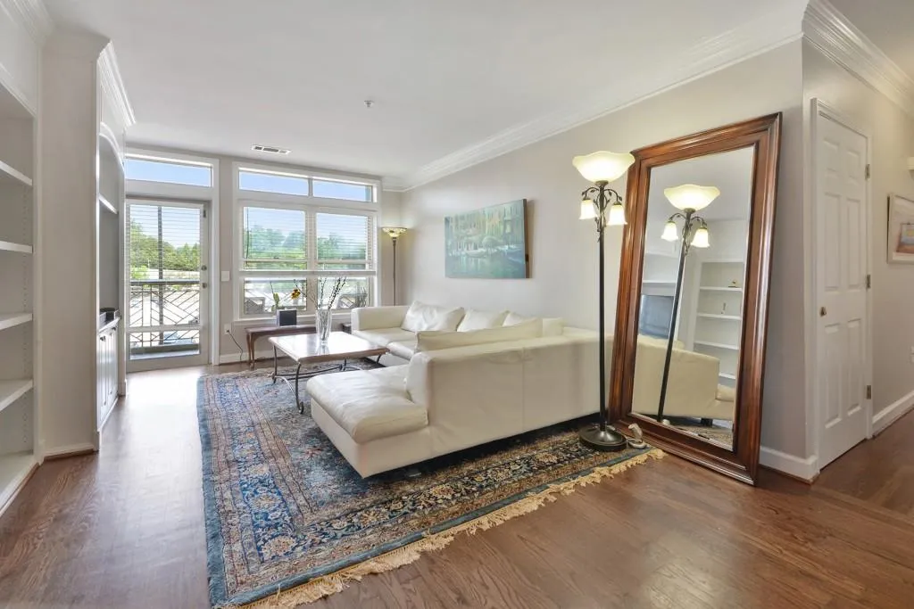 3334 Peachtree Road Ne Unit 109, Atlanta, Georgia 30326, 3 Bedrooms Bedrooms, ,2 BathroomsBathrooms,Residential,For Sale,3334 Peachtree Road Ne Unit 109,7615242