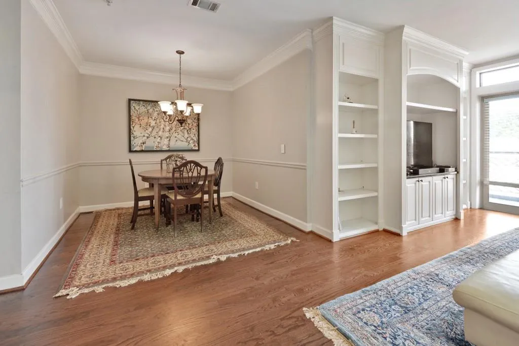 3334 Peachtree Road Ne Unit 109, Atlanta, Georgia 30326, 3 Bedrooms Bedrooms, ,2 BathroomsBathrooms,Residential,For Sale,3334 Peachtree Road Ne Unit 109,7615242