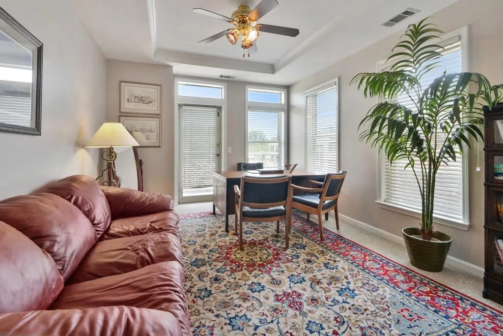 3334 Peachtree Road Ne Unit 109, Atlanta, Georgia 30326, 3 Bedrooms Bedrooms, ,2 BathroomsBathrooms,Residential,For Sale,3334 Peachtree Road Ne Unit 109,7615242