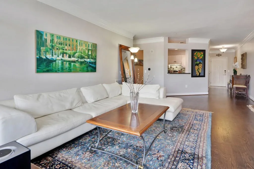 3334 Peachtree Road Ne Unit 109, Atlanta, Georgia 30326, 3 Bedrooms Bedrooms, ,2 BathroomsBathrooms,Residential,For Sale,3334 Peachtree Road Ne Unit 109,7615242