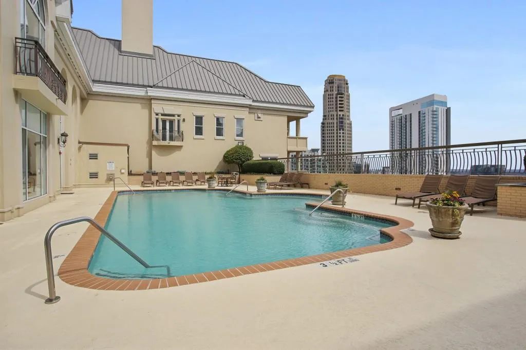 3334 Peachtree Road Ne Unit 109, Atlanta, Georgia 30326, 3 Bedrooms Bedrooms, ,2 BathroomsBathrooms,Residential,For Sale,3334 Peachtree Road Ne Unit 109,7615242