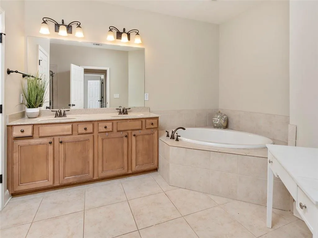 5569 High Point Road, Atlanta, Georgia 30342, 4 Bedrooms Bedrooms, ,3 BathroomsBathrooms,Residential,Sold,5569 High Point Road,6626390