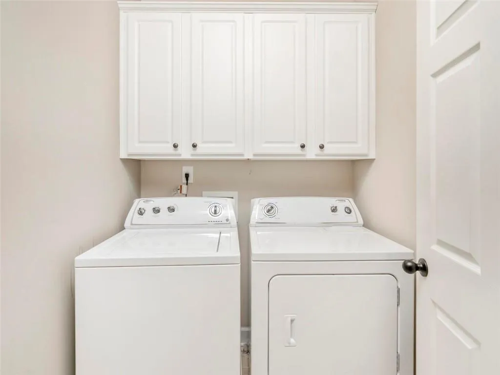 5569 High Point Road, Atlanta, Georgia 30342, 4 Bedrooms Bedrooms, ,3 BathroomsBathrooms,Residential,Sold,5569 High Point Road,6626390