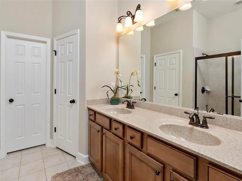 5569 High Point Road, Atlanta, Georgia 30342, 4 Bedrooms Bedrooms, ,3 BathroomsBathrooms,Residential,Sold,5569 High Point Road,6626390