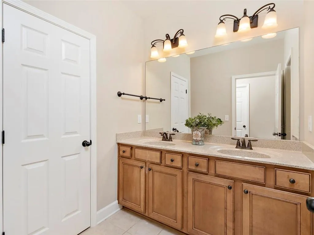 5569 High Point Road, Atlanta, Georgia 30342, 4 Bedrooms Bedrooms, ,3 BathroomsBathrooms,Residential,Sold,5569 High Point Road,6626390