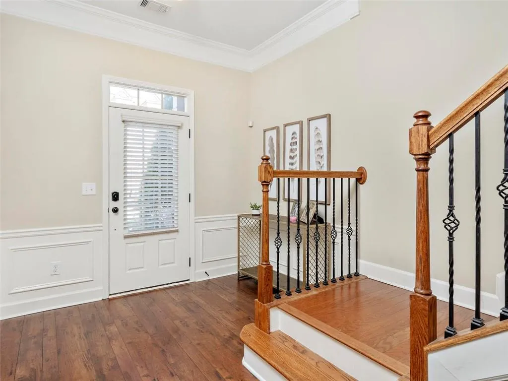 5569 High Point Road, Atlanta, Georgia 30342, 4 Bedrooms Bedrooms, ,3 BathroomsBathrooms,Residential,Sold,5569 High Point Road,6626390