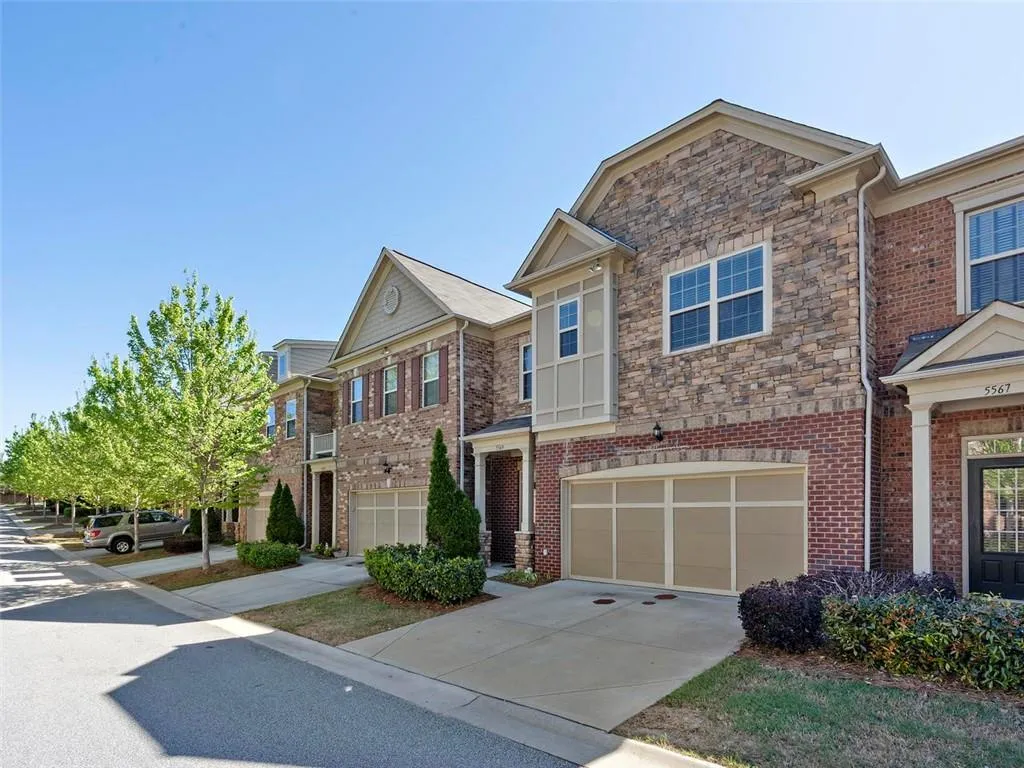 5569 High Point Road, Atlanta, Georgia 30342, 4 Bedrooms Bedrooms, ,3 BathroomsBathrooms,Residential,Sold,5569 High Point Road,6626390