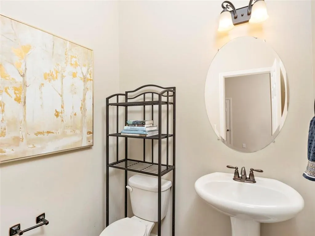 5569 High Point Road, Atlanta, Georgia 30342, 4 Bedrooms Bedrooms, ,3 BathroomsBathrooms,Residential,Sold,5569 High Point Road,6626390