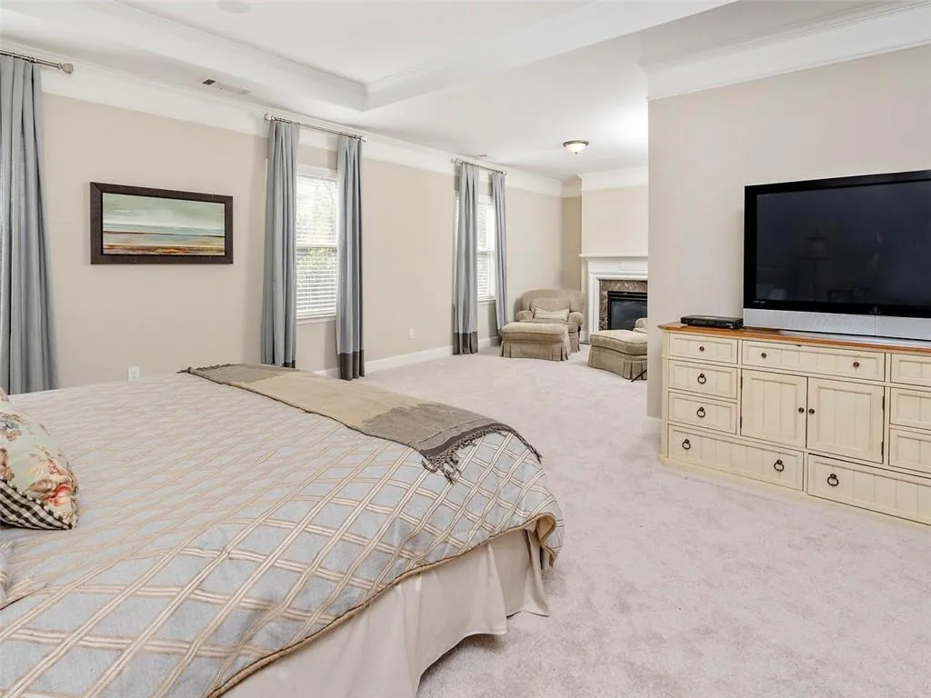 5569 High Point Road, Atlanta, Georgia 30342, 4 Bedrooms Bedrooms, ,3 BathroomsBathrooms,Residential,Sold,5569 High Point Road,6626390