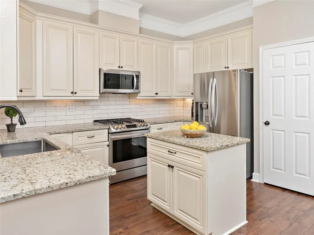 5569 High Point Road, Atlanta, Georgia 30342, 4 Bedrooms Bedrooms, ,3 BathroomsBathrooms,Residential,Sold,5569 High Point Road,6626390