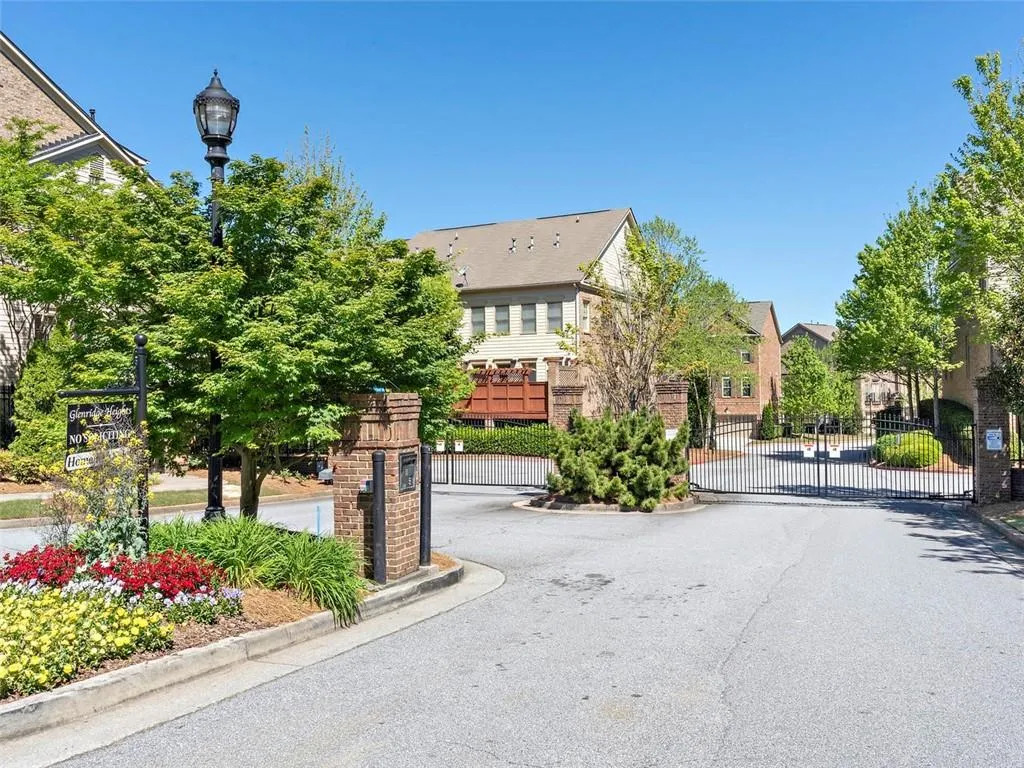 5569 High Point Road, Atlanta, Georgia 30342, 4 Bedrooms Bedrooms, ,3 BathroomsBathrooms,Residential,Sold,5569 High Point Road,6626390