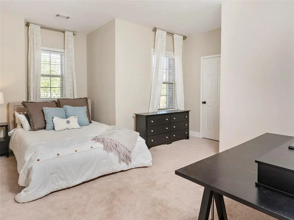 5569 High Point Road, Atlanta, Georgia 30342, 4 Bedrooms Bedrooms, ,3 BathroomsBathrooms,Residential,Sold,5569 High Point Road,6626390