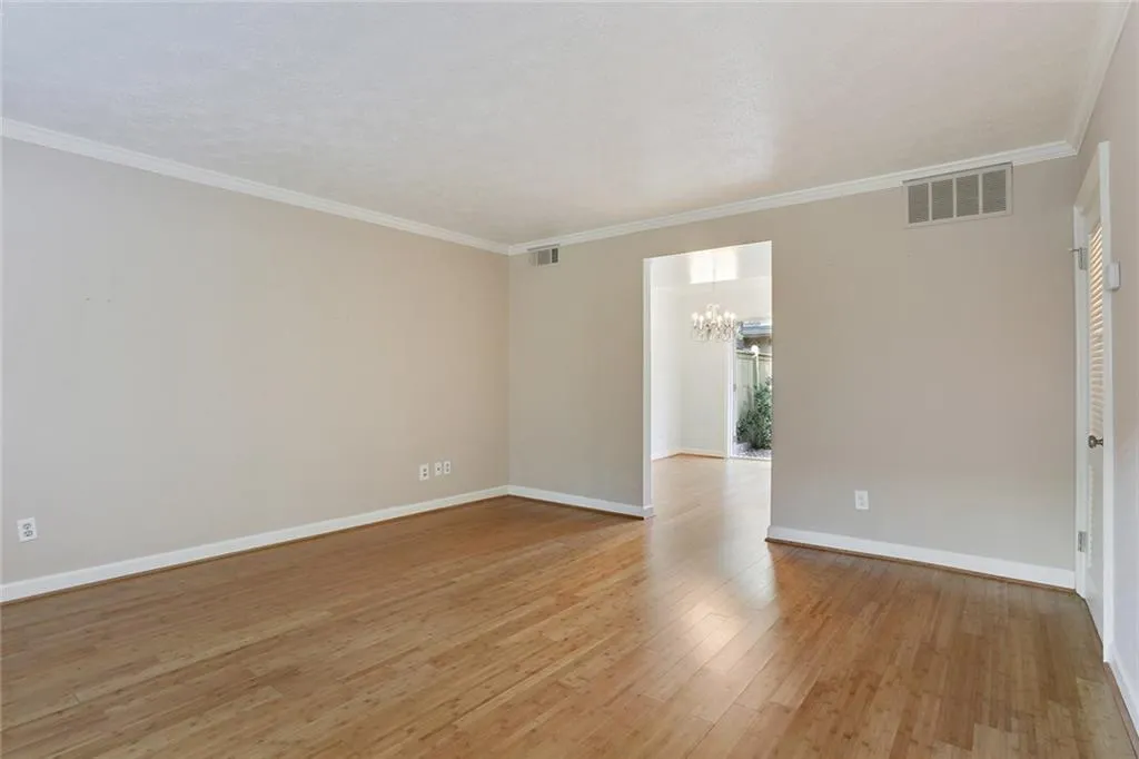 100 Biscayne Drive Nw Unit B2, Atlanta, Georgia 30309, 2 Bedrooms Bedrooms, ,1 BathroomBathrooms,Residential,Sold,100 Biscayne Drive Nw Unit B2,5767394