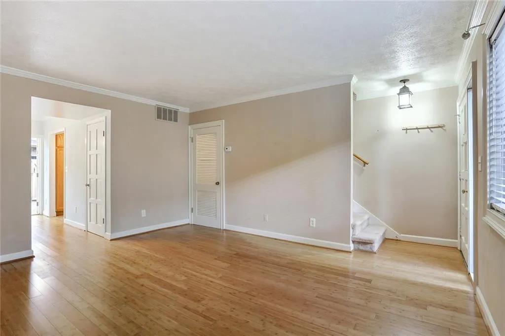 100 Biscayne Drive Nw Unit B2, Atlanta, Georgia 30309, 2 Bedrooms Bedrooms, ,1 BathroomBathrooms,Residential,Sold,100 Biscayne Drive Nw Unit B2,5767394