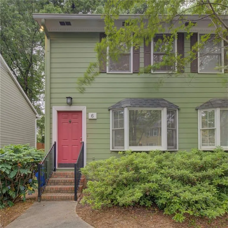 6 Holly Downs Court Nw, Atlanta, Georgia 30318, 2 Bedrooms Bedrooms, ,2 BathroomsBathrooms,Residential,Sold,6 Holly Downs Court Nw,7570572
