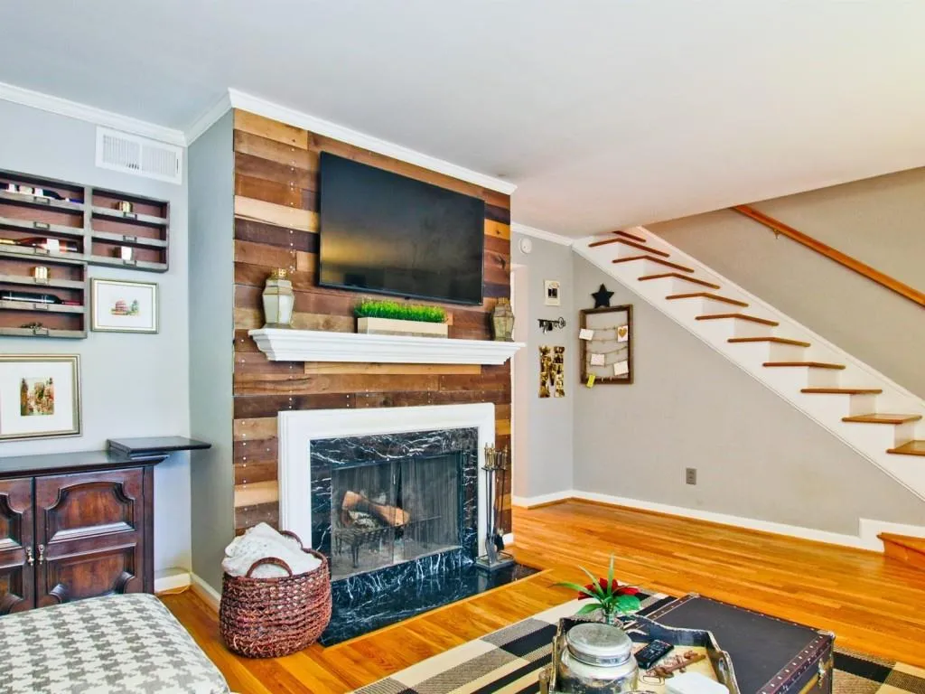 35 La Rue Place Nw, Atlanta, Georgia 30327, 2 Bedrooms Bedrooms, ,2 BathroomsBathrooms,Residential,Sold,35 La Rue Place Nw,5910610