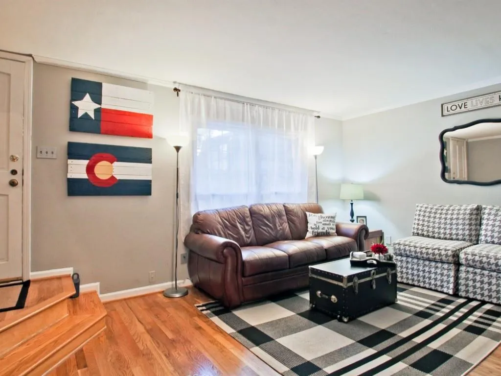35 La Rue Place Nw, Atlanta, Georgia 30327, 2 Bedrooms Bedrooms, ,2 BathroomsBathrooms,Residential,Sold,35 La Rue Place Nw,5910610