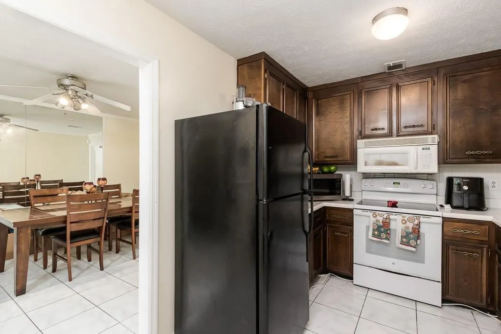 325 Winding River Drive Unit C, Atlanta, Georgia 30350, 2 Bedrooms Bedrooms, ,2 BathroomsBathrooms,Residential,Sold,325 Winding River Drive Unit C,6772377