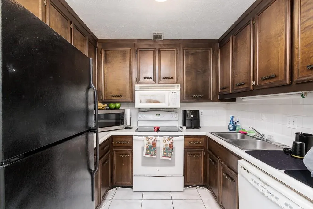 325 Winding River Drive Unit C, Atlanta, Georgia 30350, 2 Bedrooms Bedrooms, ,2 BathroomsBathrooms,Residential,Sold,325 Winding River Drive Unit C,6772377