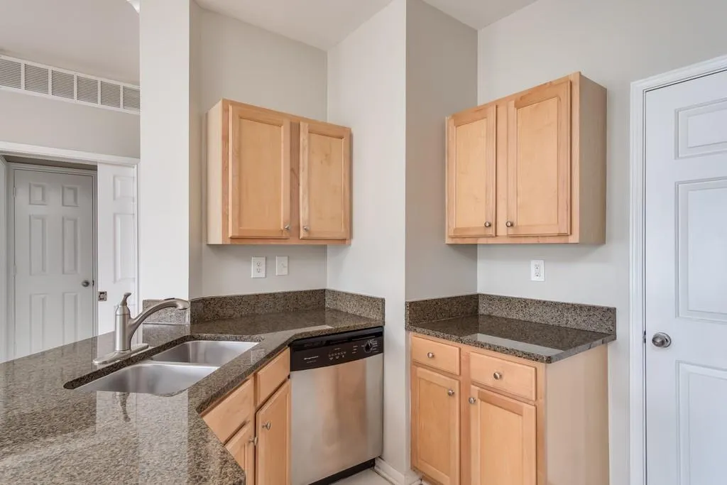 5641 Roswell Road Unit 208, Sandy Springs, Georgia 30342, 1 Bedroom Bedrooms, ,1 BathroomBathrooms,Residential,Sold,5641 Roswell Road Unit 208,6636974